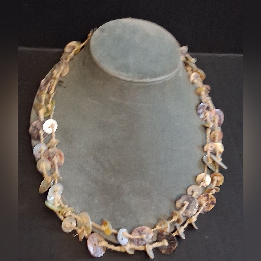 Elegant Shell Necklace - image 1
